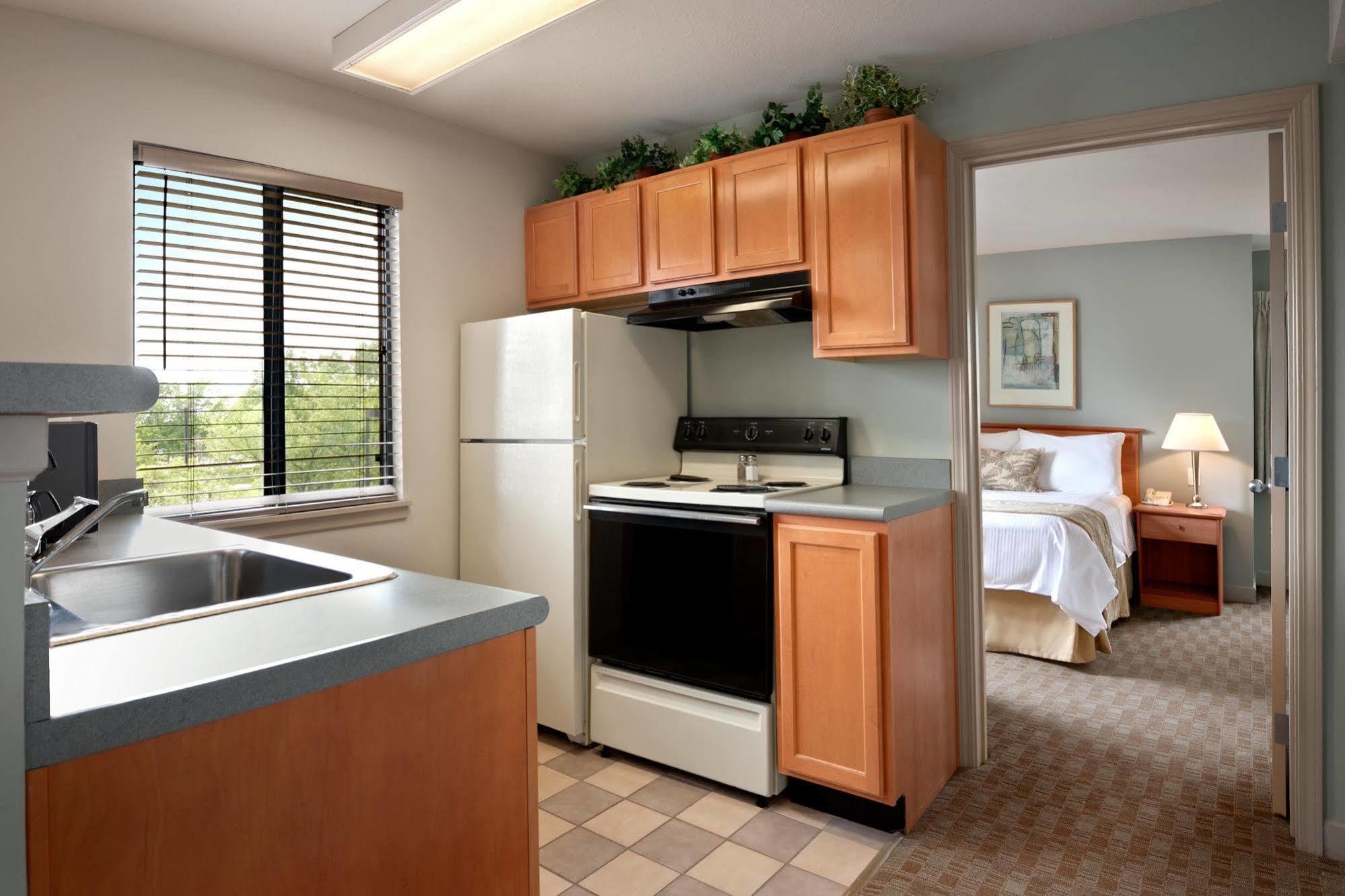 Hawthorn Suites By Wyndham Overland Park Bagian luar foto